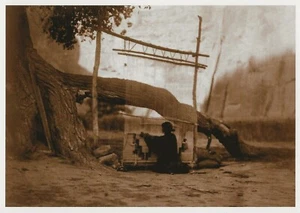 Postcard The Blanket Weaver, Navajo Photo: Edward S Curtis, 1904 (Repro) - Picture 1 of 2