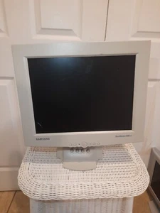 Vintage Samsung Syncmaster 570B TFT 15-inch Flatscreen LCD Display 1 - Picture 1 of 7