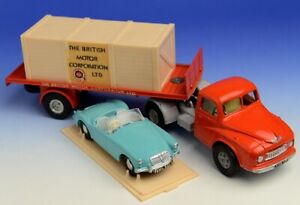 Spot On by Tri-ang  Austin Prime Mover und  MGA in Container 106A/00 1:42