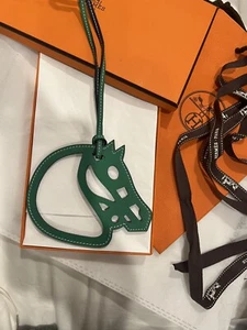 HERMES Paddock Cavallo Borsa in Pelle Ciondolo Verde E Blu, Usata - Foto 1 di 7
