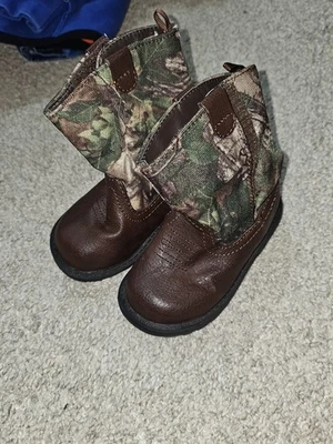 Botas Camufladas Bebé Talla 5 Marca Health Tex Cremallera. Foto 1 de 4