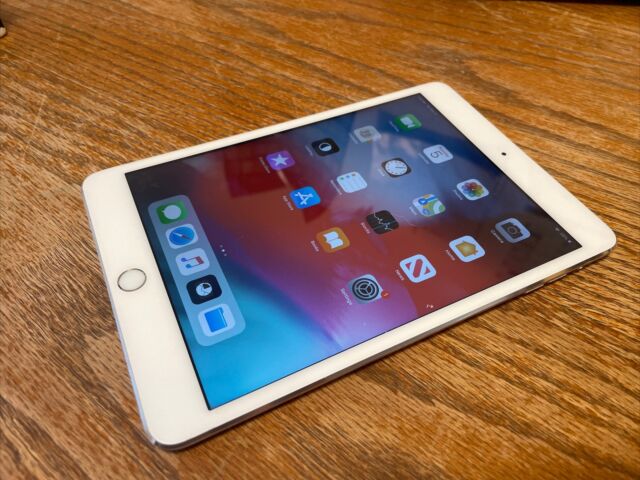 ORDI./TABLETTES: Apple iPad Mini 3 Argent 128 Go Wifi - D'occasion Comme  Neuf