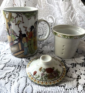 Chinese Porcelain Tea Mug w/ Infuser & Lid – Geisha Scene, 6” Tall - Marked - Picture 1 of 4