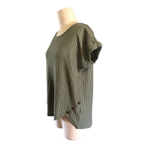 NWT Green Ribbed Cap Sleeve with Wooden Buttons Women's Top Size Medium - Picture 1 of 5