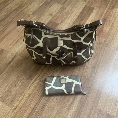 Bolso de Mano Hobo de Hombro Estampado de Jirafa Dooney & Bourke con Cremallera Cartera De Colección Foto 1 de 4