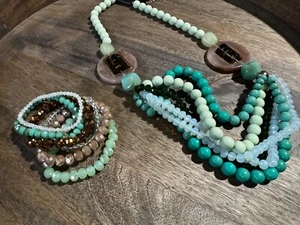 Neu ohne Etikett - Türkis/türkis/weiß mehrsträngig Perlen Statement Halskette & Armband Set - Bild 1 von 1