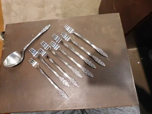 Oneida Northland Romford Stainless Steel Set of 8 Cocktail Fork + Extra Spoon - Picture 1 of 5