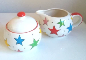 NEW WHITTARDS OF CHELSEA STAR CERAMIC SUGAR BOWL & MILK CREAMER JUG MULTI RED - Picture 1 of 4