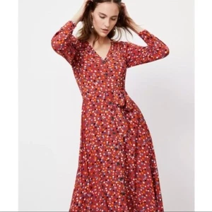  Loft gepunktete V-Ausschnitt-Krawatte Taille Midi-Shirt Kleid langärmelig Kleid 4 Ret $ 98 - Bild 1 von 4