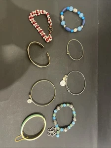 Konvolut 8 verschiedene Armbänder Clutch Perlen Anhänger - Bild 1 von 10
