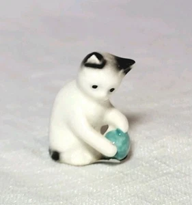 Goebel Porcelain Miniature Cat with Yarn 1 inch Vintage - Picture 1 of 3