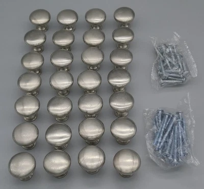 Lote de 28 perillas de tracción de níquel cepillado de 1-1/8" redondas tono plateado para gabinete de metal Foto 1 de 4
