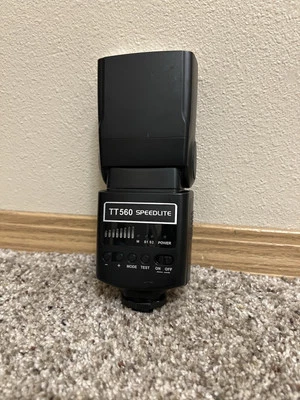 Neewer TT560 Black Speedlite Flash For DSLR Cameras - Image 1 of 4