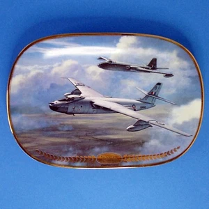 Valiant and Canberra - Davenport Limited Edition Fine Porcelain Collector Plate - Picture 1 of 3