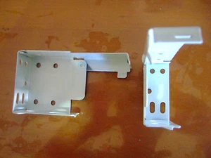 TIMBER VENETIAN BLIND BRACKET SET 2 ENDS AND 1 MIDDLE WHITE - Picture 1 of 2