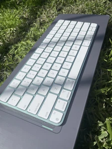 Apple Magic Keyboard V2 (MLA22LL) - Limited Edition Green | Low Profile - Picture 1 of 5