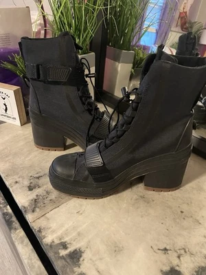 Women's Sz 8 Converse Chuck Taylor All Star GR82 Lace-Up Boot in Black/Black/Gum - Image 1 of 4