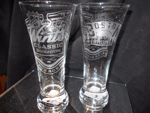 2016 NHL SPECIAL EDITION WINTER CLASSIC BOSTON BRUINS ETCHED PILSNERGLASSES Cover