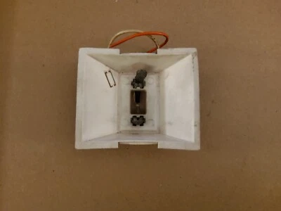 Cadillac Fleetwood Deville 1977-1992 puerta luz cortesía carcasa 20005111 OEM Foto 1 de 3