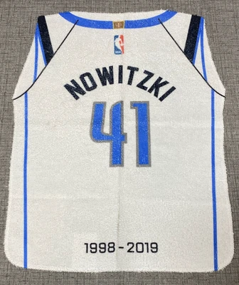 Полотенце ночное пенсионное Dirk Nowitzki памятное джерси 1/5/22 41 Forever Mavs - Изображение 1 из 4