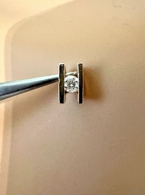 Colgante Estate de oro amarillo de 14 quilates con barra de diamantes de 0,25 quilates Foto 1 de 4