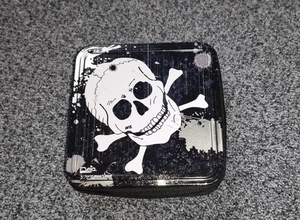 CD / DVD Hülle Tasche Metall Box Wallet Mappe 24 Steckplätze (Totenkopf) - Bild 1 von 2
