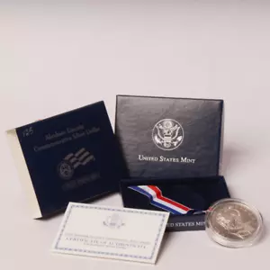 2009 Abraham Lincoln Commemorative Uncirculated Silver Dollar - Picture 1 of 3