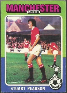 TOPPS 1975 FOOTBALLERS- #134-MANCHESTER UNITED-STUART PEARSON - Picture 1 of 2