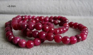 Armband aus tiefrotem Turmalin (Rubellit) • ca. Ø 6 mm / 15-20 cm • elastisch - Bild 1 von 2