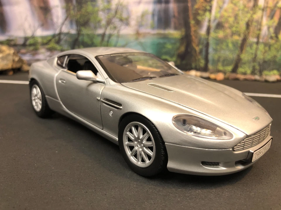 MOTORMAX ASTON MARTIN DB9 #73321 METAL FUNDIDO A PRESIÓN escala 1:24, sin caja Foto 1 de 4