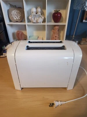 Proctor Silex Cool Wall Toaster 2 Large Slice White Auto Shutoff Model 22605 - Image 1 of 3