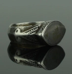 HEAVY ANCIENT MEDIEVAL SILVER RING - CIRCA 14TH CENTURY AD - Picture 1 of 5