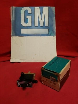 Interruptor de desagüe de ventana trasera Chevrolet Chevette GM 76-77 364082 NUEVO DE STOCK Foto 1 de 4