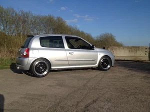 Renault Clio 182 TURBO very low miles - Picture 1 of 12