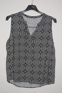 GR. 42/44  - Top schwarz-weiß gemustert figurumspielend - Bild 1 von 2