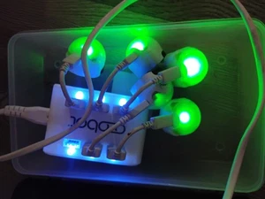 5 Piece Ozobot With Multi Charging Pad All Ready To Begin Decoding Traing - Picture 1 of 2
