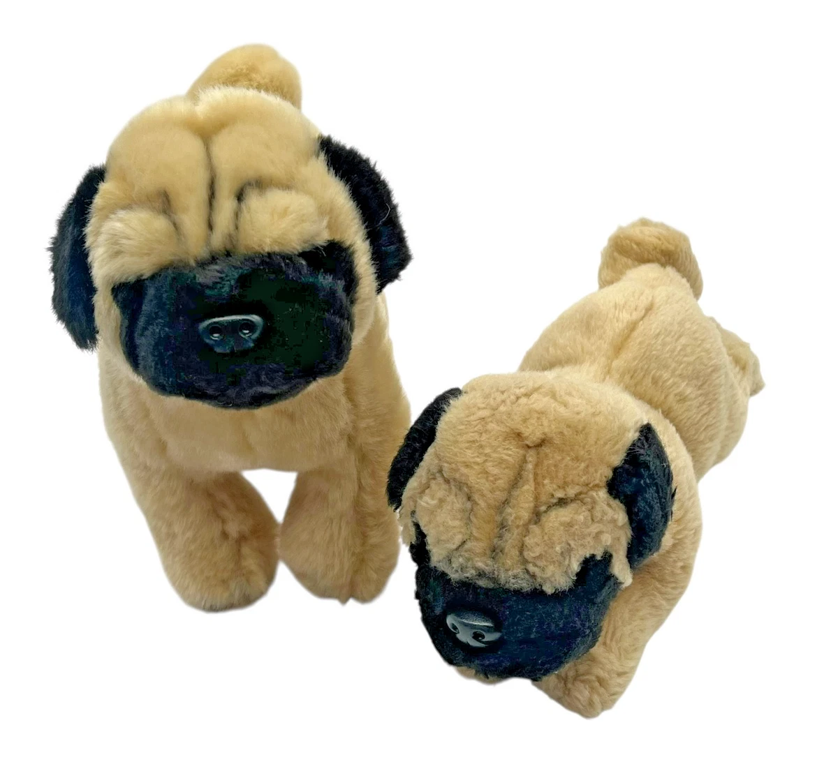 SUKI Mops Kuscheltier Emma – Sitzend, Super Weich, Ca. 15 Cm