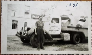 Delivery Truck & Coca-Cola Sign 1939 Buffalo, NY - Metropolitan Convoy Corp. Car - Picture 1 of 1