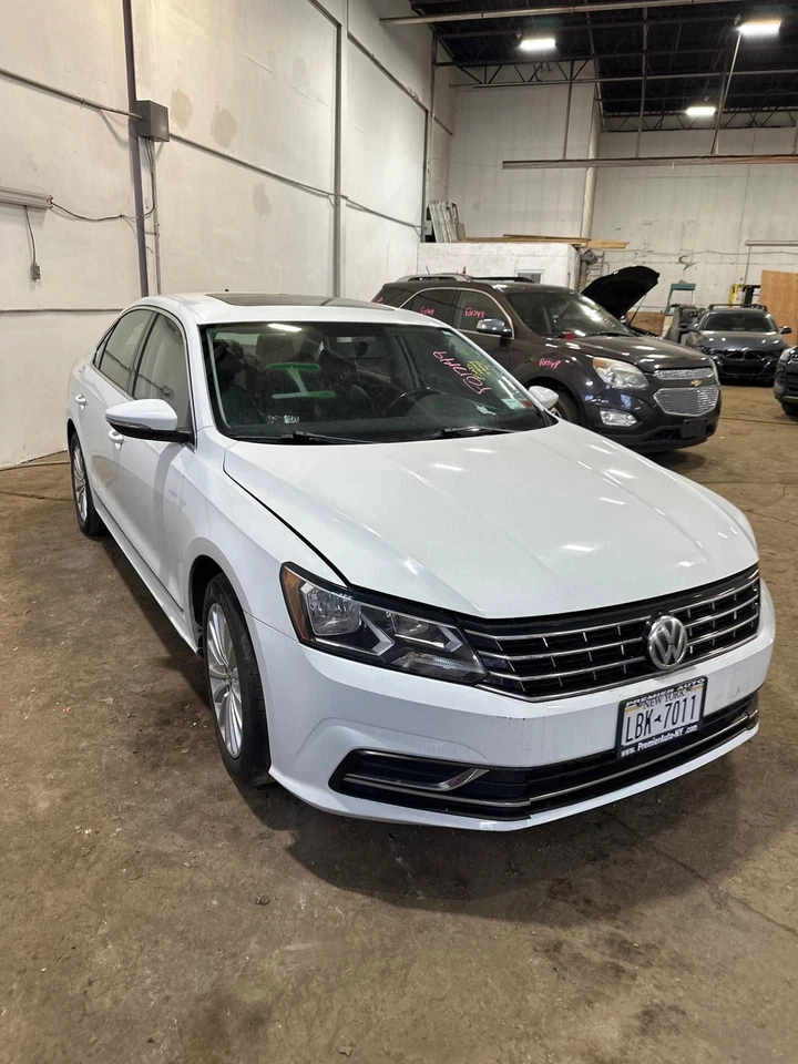 Motor limpiaparabrisas usado se adapta a: Volkswagen Passat 2016 incluye grado de acoplamiento Foto 1 de 4