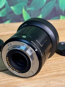 Sigma 60mm f/2.8 DN Art obiettivo micro quattro terzi MFT con adattatore macro e tappi - Foto 1 di 11
