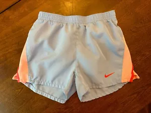 Nike Mädchen Größe M 6 Laufshorts Periwinkle/Blau Farbe - Bild 1 von 3