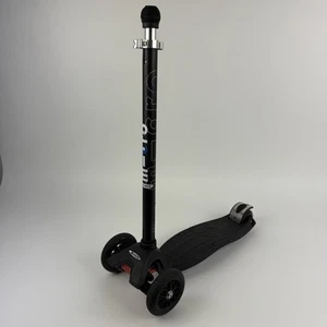 Micro Scooter Kick Maxi 4 Rad mit Joystick Bar schwarz verstellbar 5-12 Jahre - Bild 1 von 9