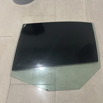 Vidro usado para janela da porta traseira do motorista BMW 535 I 2008 - Imagem 1 de 3