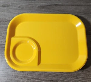 Vintage Set of 4 Rubbermaid Yellow #3850 Melamine Meal Trays with Cup Holder - Picture 1 of 7