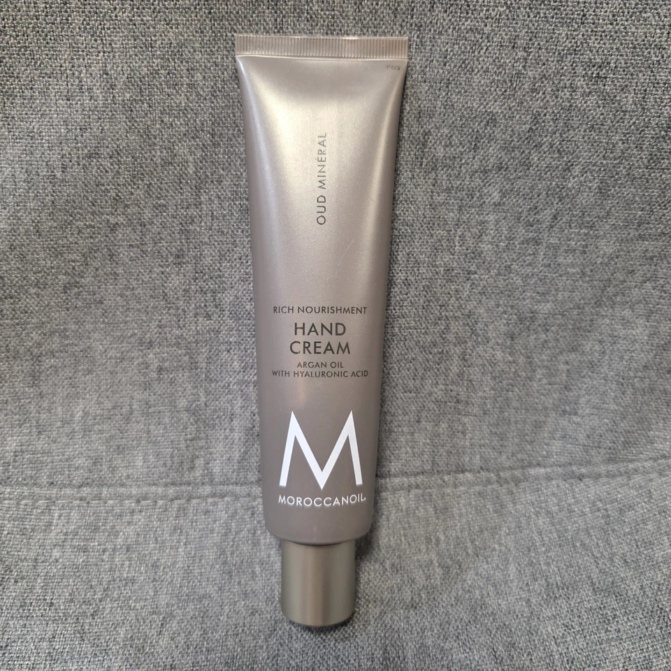 Crema de manos nutritiva rica en minerales Moroccanoil OUD 3,4 OZ tamaño completo NUEVA Y sellada Foto 1 de 1