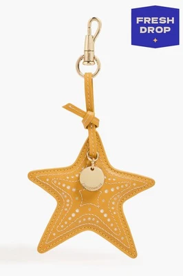 Cierre de logotipo con dije de estrella de cuero Zimmermann Foto 1 de 4