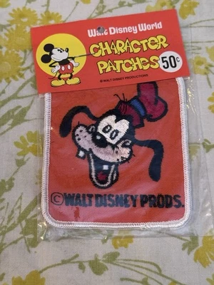 VINTAGE 1970s WALT DISNEY PRODUCTIONS GOOFY PATCH Badge SEW Iron ON 3.5” - Image 1 of 3
