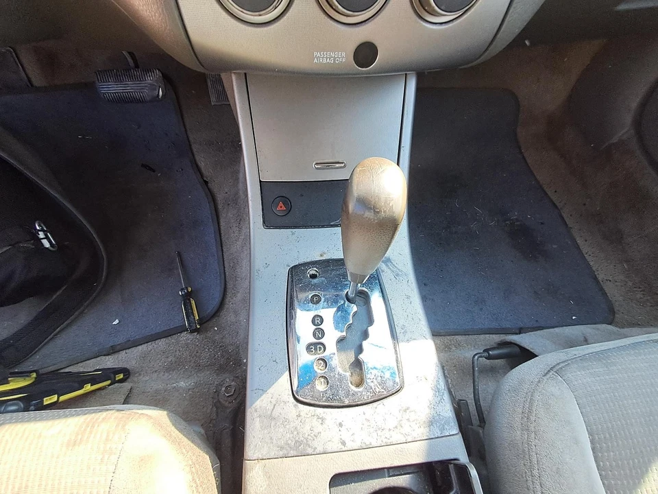 Used Manual Transmission Shifter Assembly fits: 2005 Nissan Altima  Grade A - Image 1 of 4