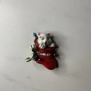 Vintage Resin Christmas Kitty Kitten Cat in Stocking with Lights Pin Brooch - Picture 1 of 7