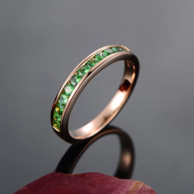 Alianza de boda natural VS verde tsavorita sólida de oro rosa de 14 k para dama Foto 1 de 3